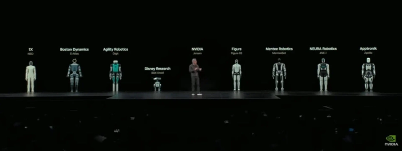 젠슨 황 엔비디아 CEO가 10월 28일(현지시간) 워싱턴DC에서 열린 GTC 2025 기조연설에서 엔비디아 젯슨 토르를 이용하는 로보틱스 회사들의 로봇 이미지와 함께 서 있다. 왼쪽에서 두 번째가 현대차그룹의 보스턴다이나믹스가 만든 E-아틀라스.