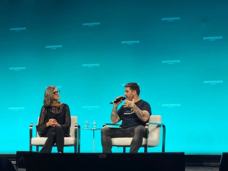 アークインベストのCEO、キャシー・ウッドがテキサス州オースティンのオースティン・コンベンションセンターで開催された「コンセンサス 2024」でビットコインをテーマに対談している。 /写真=ジヌク(ブルーミングビット)記者