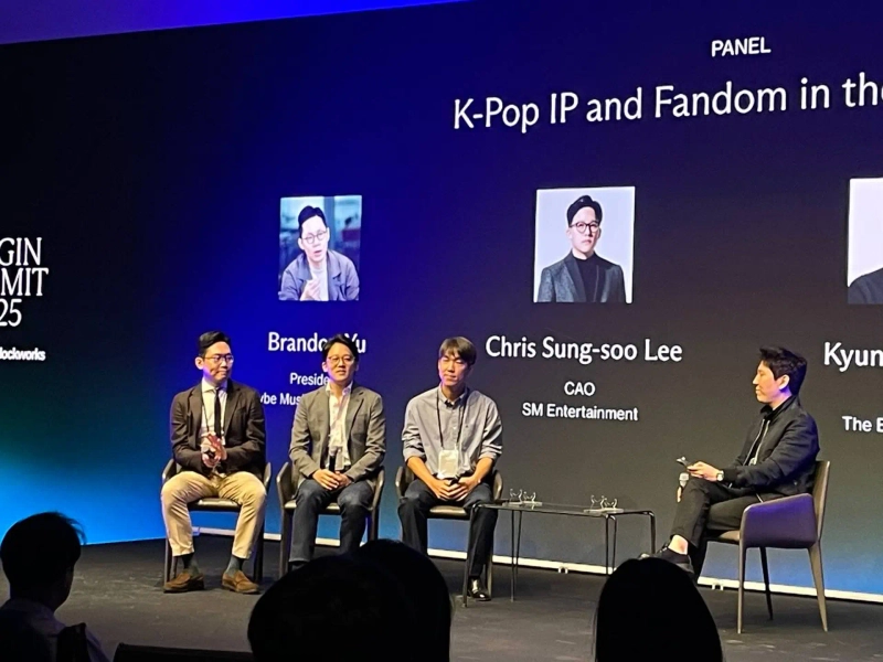 On the 23rd, the 'Origin Summit' event was held at Anderson's Seongsu in Seongdong-gu, Seoul. From the left: Yoo Dong-ju, HYBE Music Group APAC representative; Lee Sung-soo, SM CAO; Jung Kyung-in, CEO of The Black Label / Photo=Hwang Doo-hyun, Bloomingbit reporter