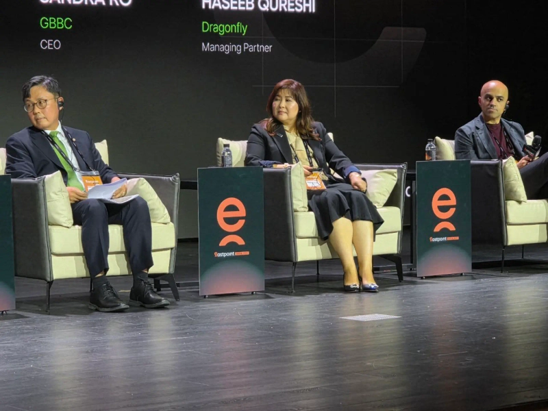 (左から) アン・ドゴル 共に民主党議員, サンドロ・ロ GBBC最高経営責任者, ハシブ・クレシ ドラゴンフライ マネージングパートナーが 22日 ソウル 龍山区 グランド ハイアット ソウルで開催されたグローバル Web3 プライベート カンファレンス 'イーストポイント:ソウル 2025(以下 イーストポイント)'でパネル討論に参加している./写真=ジンウク ブルーミングビット記者