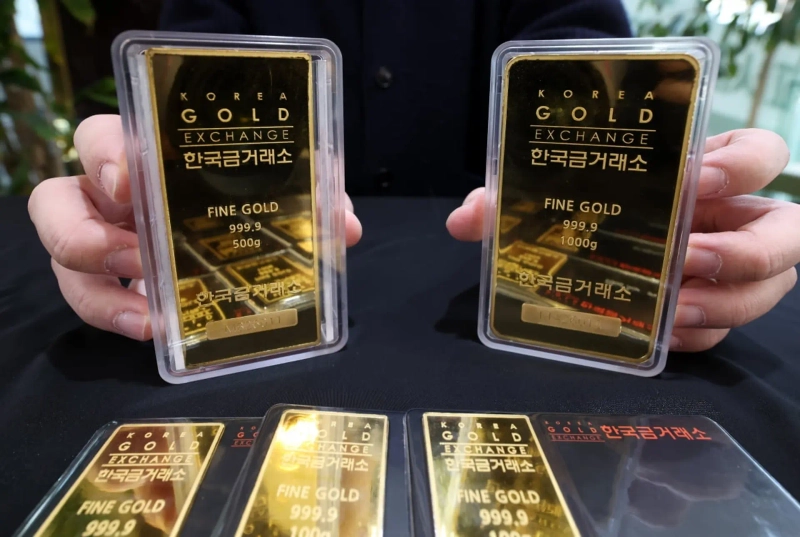 Gold products are displayed at a gold-and-silver shop in Jongno-gu, Seoul./Photo=Reporter Kyung-deok Moon