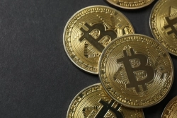 Bitcoin whales cut long positions… “Historical pattern suggests a possible push into the $130,000 range”