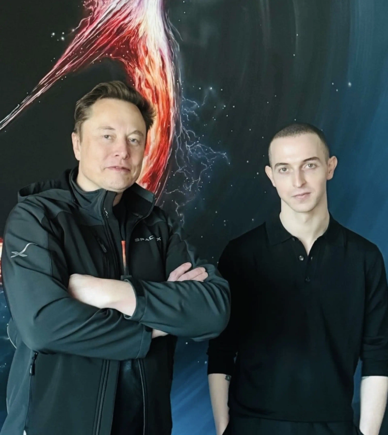 From left: Elon Musk, CEO of Tesla; Benji Taylor, former chief product officer (CPO) at Aave Labs. Photo=Capture from X posted by Benji Taylor, former chief product officer (CPO) at Aave Labs