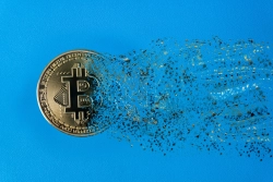 「1時間で8億ドル消失」…ビットコイン、あっという間に8万2000ドル割れ