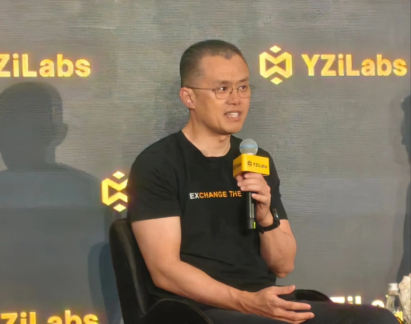 チャンポン・ジャオ(CZ) バイナンス創業者が4日(現地時間)ドバイのコカコーラアリーナで開催されたバイナンスブロックチェーンウィークの記者、KOL懇談会で発言している。 / 写真=イ・ヨンミン ブルーミングビット記者