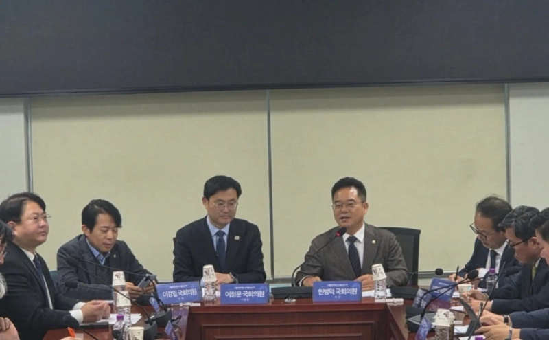 24日、ソウル汝矣島の国会議事堂で行われた「デジタル資産TF委員・諮問団会議」/Photo=Jinwook Bloomingbit記者