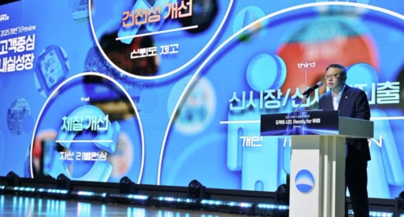 チョン・ジンワンウリ銀行頭取が25日、ソウル特別市中区ウリ銀行本店で開かれた「2025年下半期経営戦略会議」で発言している。写真提供=ウリ銀行