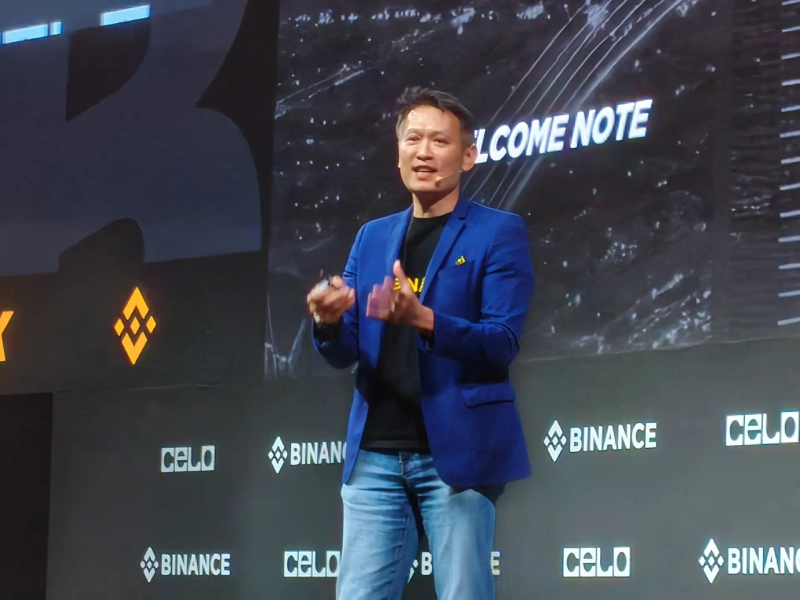 3日(現地時間) ドバイ コカコーラアリーナで開催されたバイナンスブロックチェーンウィーク2025でリチャード・テンCEOが演説している。 / 写真=イ・ヨンミン ブルーミングビット記者