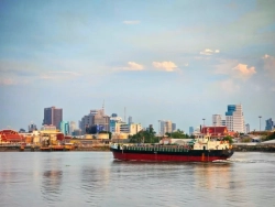 Iran, Oman Pursue Strait of Hormuz Tolls in Potential Shift for Global Shipping