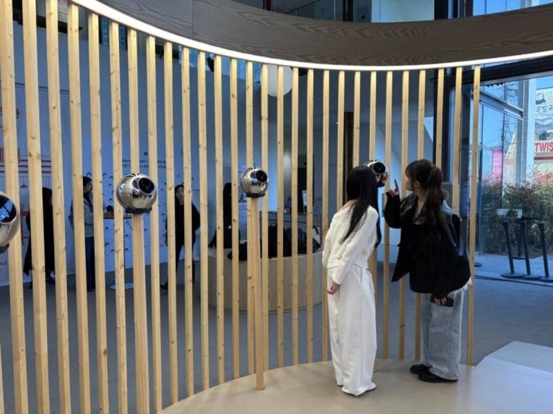 Photo=Tools for Humanity