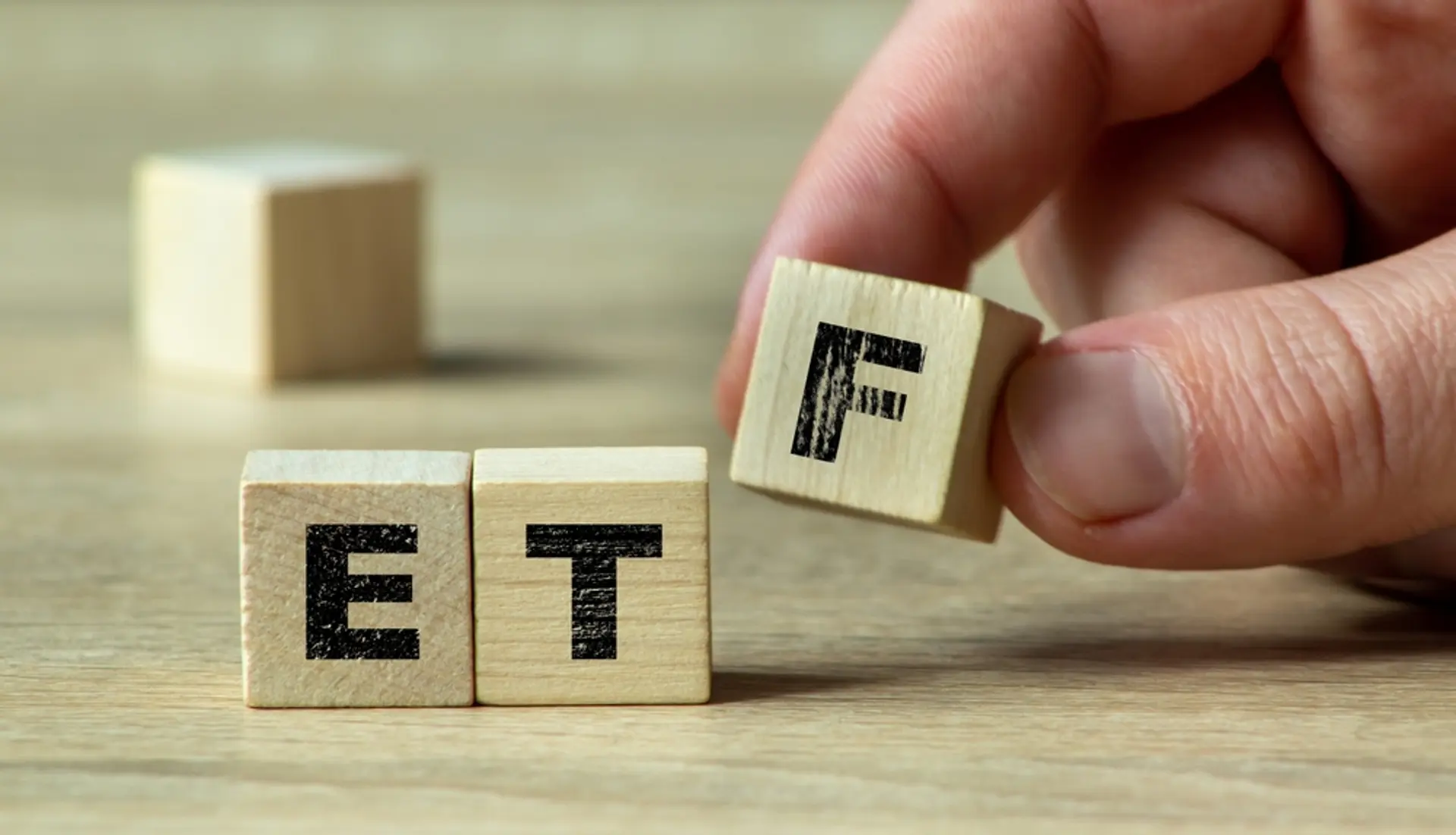 Direxion Launches S&P 500 ETF With Managed Futures Overlay for Wary Retail Investors