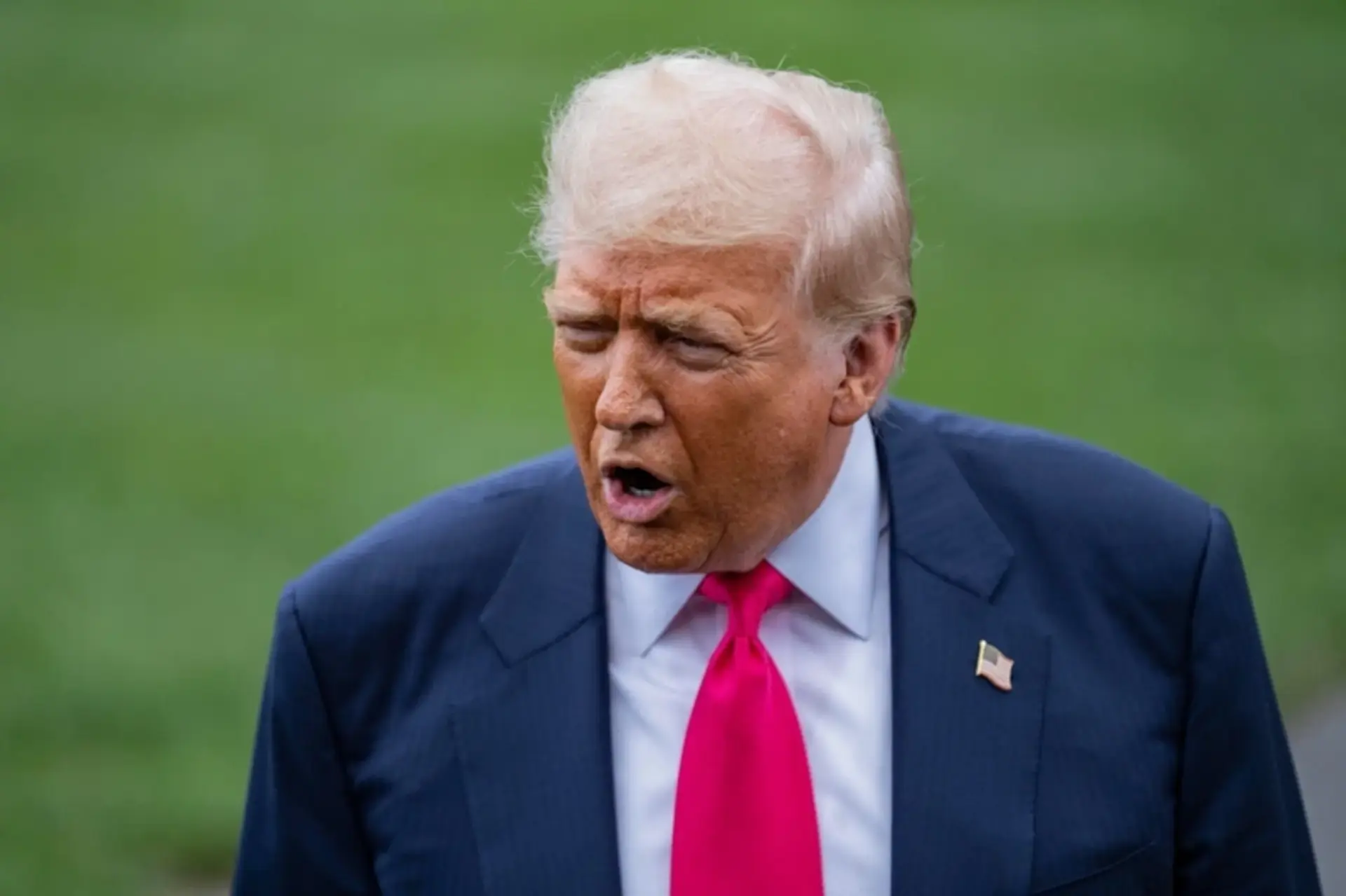 Spaltung im Weißen Haus vertieft sich: Trump-Berater streiten über KI-Regulierung