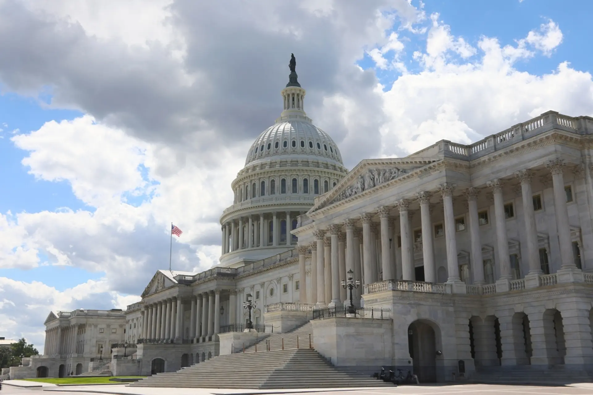 Former US Defense Secretary Calls CLARITY Act a National Security Bill, Urges Swift Senate Passage