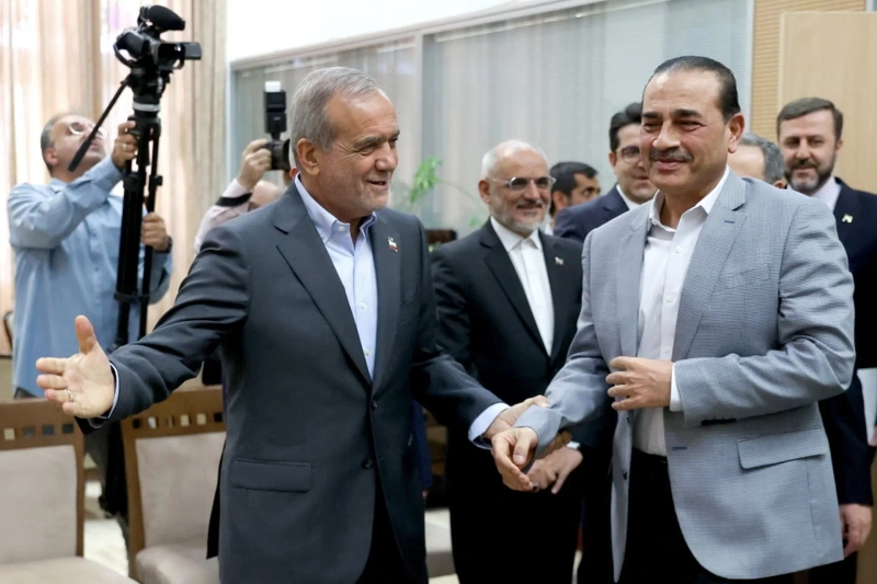 Asim Munir, Pakistan's army chief, right, meets Iranian President Masoud Pezeshkian on May 23. Photo: Iranian Presidential Office