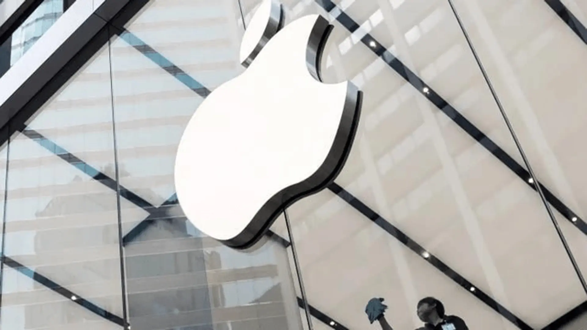 US Apple App Store Consumer Spending Falls for First Time in 10 Years