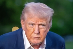 트럼프, 백악관 기자단 만찬 중 총성에 긴급 대피…부상 없이 피신