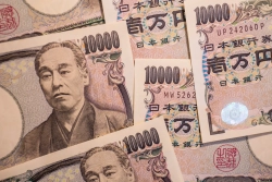 Japan Intervenes to Buy Yen, Sell Dollars as Dollar-Yen Nears 160.7