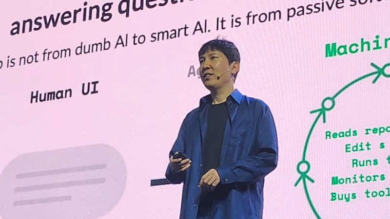 Hashed CEO Kim Seo-jun delivers a keynote speech at Southeast Asia Blockchain Week 2026 at Bangkok's Iconsiam in Thailand on May 20. / Bangkok: Lee Young-min, reporter