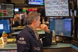 【NY株式市場概況】インフレ懸念でもハイテク株高、S&P500とナスダックが最高値更新