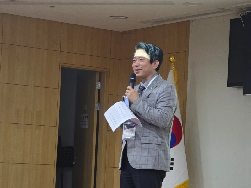 Democratic Party lawmaker Lee Kang-il speaks at the “Global Stablecoin Trends and Opportunities for Korea’s Digital Economy” seminar at the National Assembly in Seoul on May 12. Photo: Jin Wook/Bloomingbit
