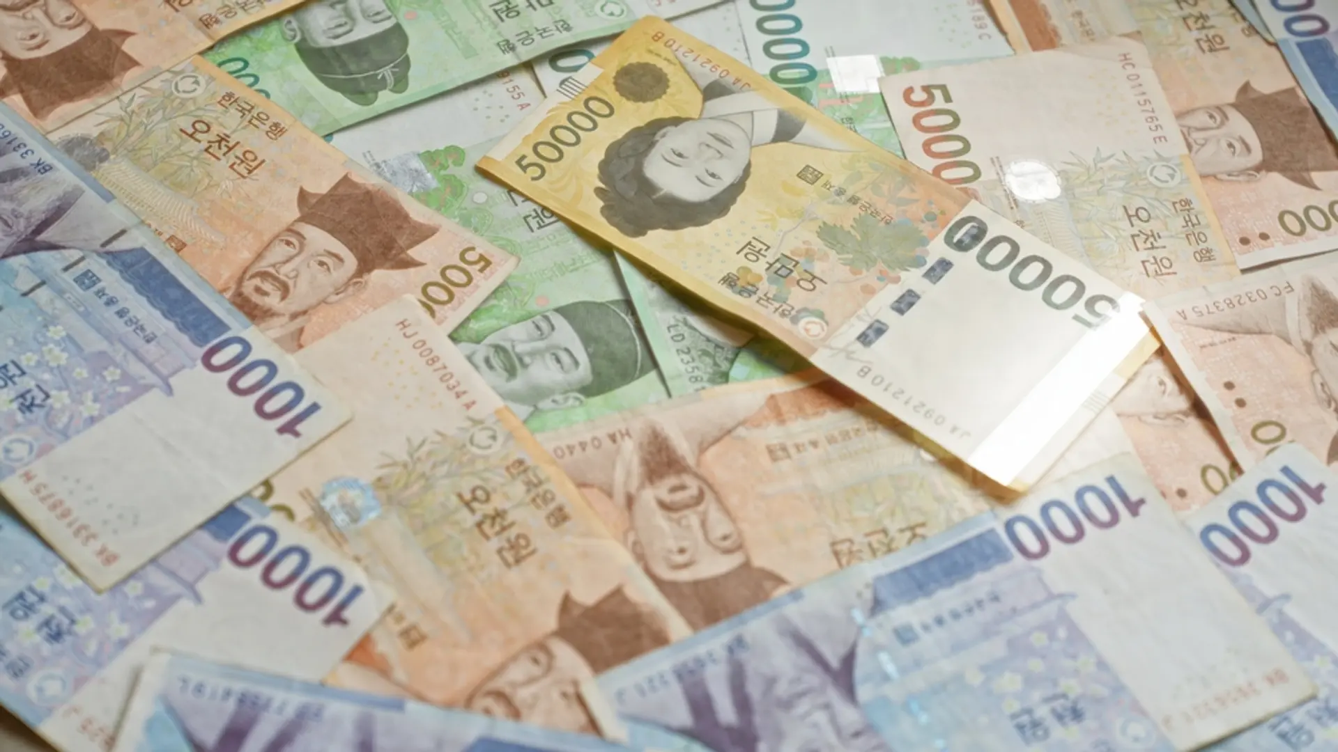 Won Rises Past 1,500 per Dollar Ahead of SK Hynix ADR Listing