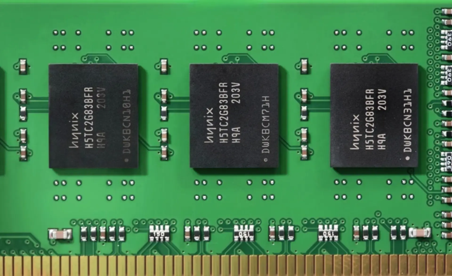 Apple seeks Chinese chips to counter rising memory prices; Apple, Huawei face memory supplier revolt after years of price pressure