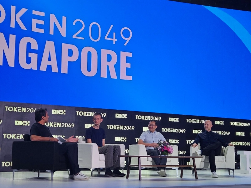 (왼쪽부터) 헤이더 레피큐 OKX CMO, 비탈릭 부테린 이더리움 창시자, 스타 슈 OKX CEO, 제레미 얼레어 서클 CEO/사진=이수현 블루밍비트 기자