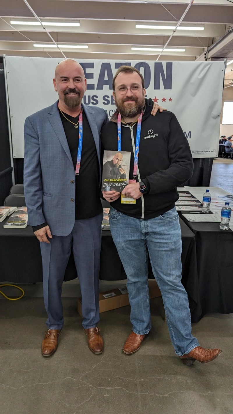 존 디튼(좌) 미국 매사추세츠 상원의원 공화당 후보와 찰스 호스킨슨(우) 카르다노 창립자